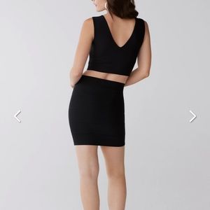 BCBG Simone textured power skirt size S . Body-hugging with a mid-rise waist